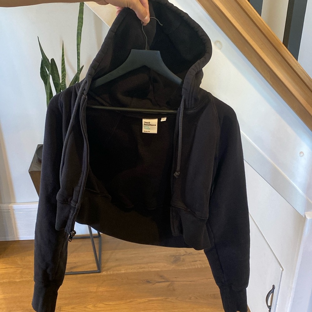 TNA Sweatfleece Cozy Fleece perfect fit front zip up hoodie. Cropped style